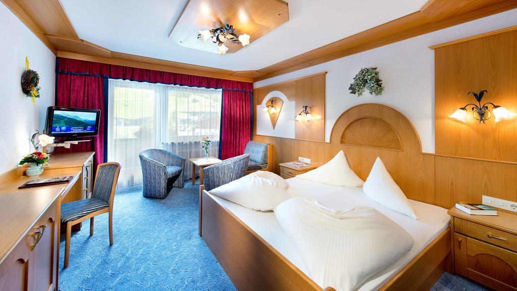 Hotel Bergland Lermoos Rum bild