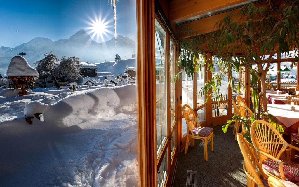 Hotel Bergland Lermoos Exteriör bild